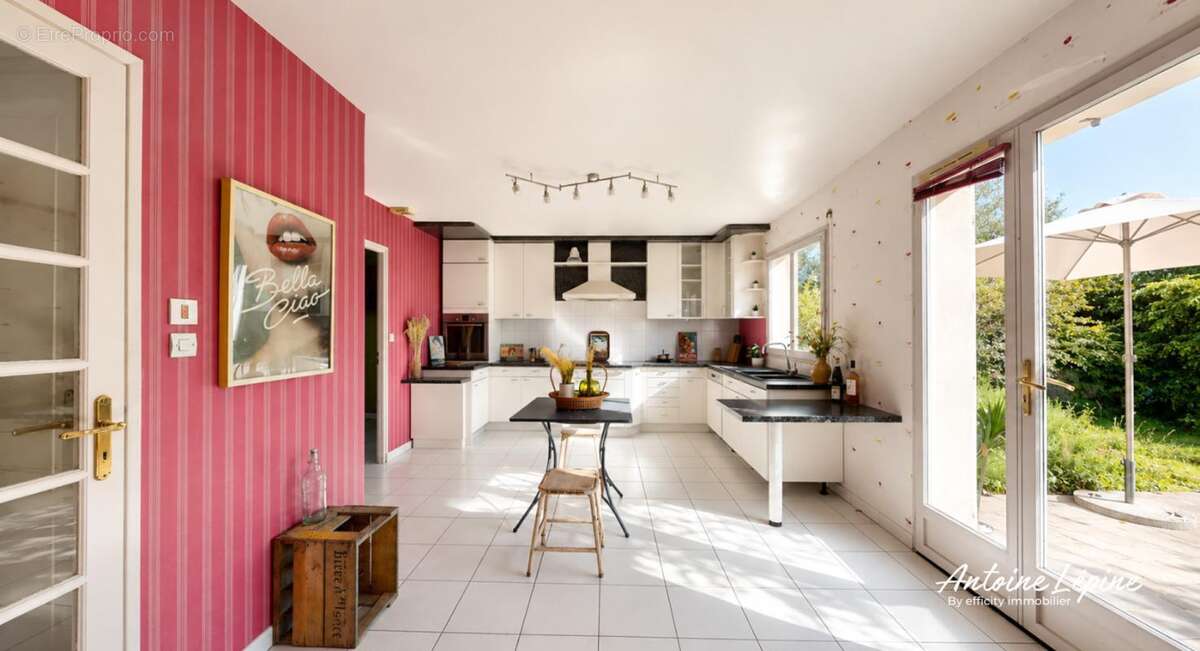 Maison 195 m² à Lachassagne  - photo 14