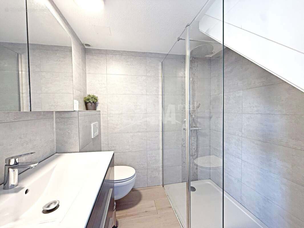 Appartement à VIC-LA-GARDIOLE