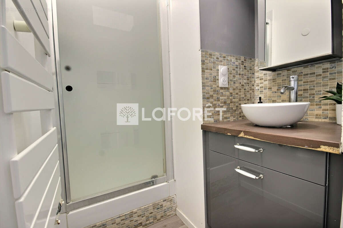 Appartement à COURBEVOIE