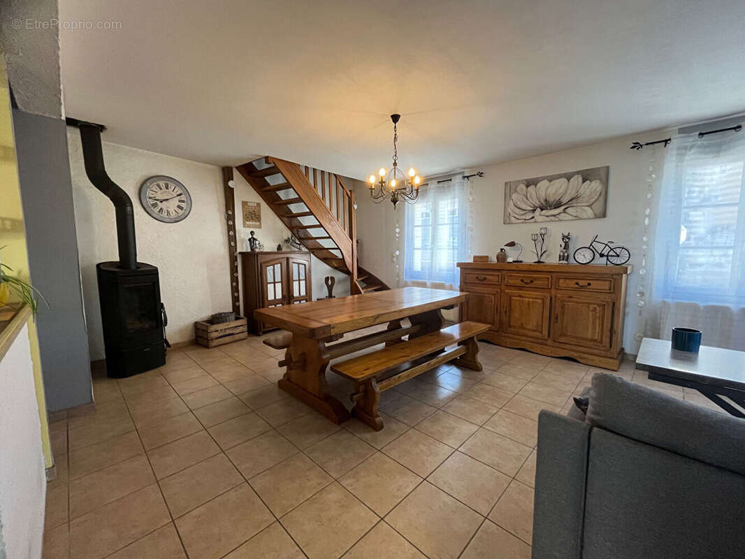 Maison à LES AIX-D'ANGILLON