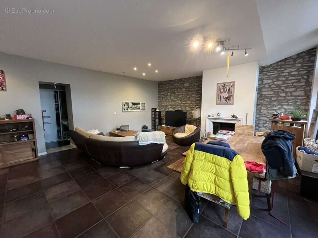 Appartement à SAINT-GENEST-LERPT