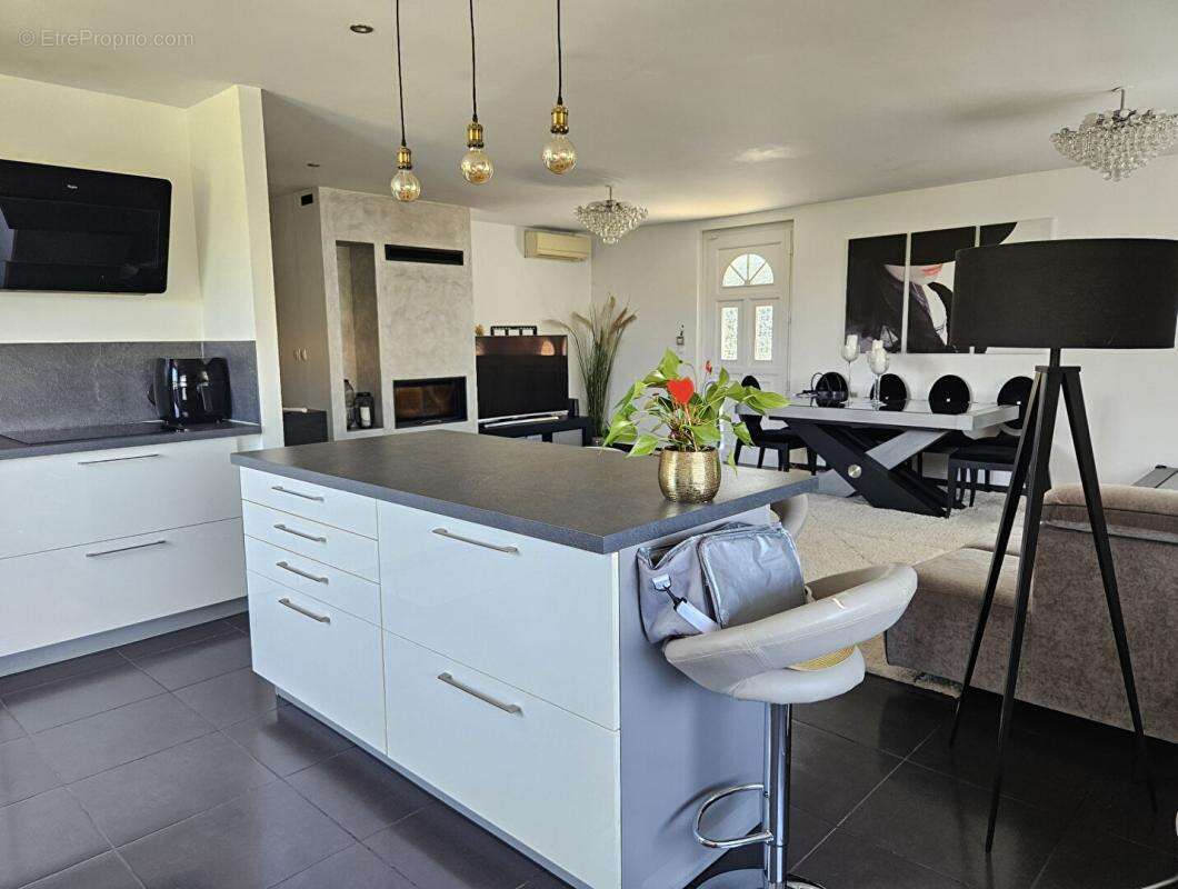Maison Saint Genis Laval 4 pièce(s) 105 m2 - photo 3