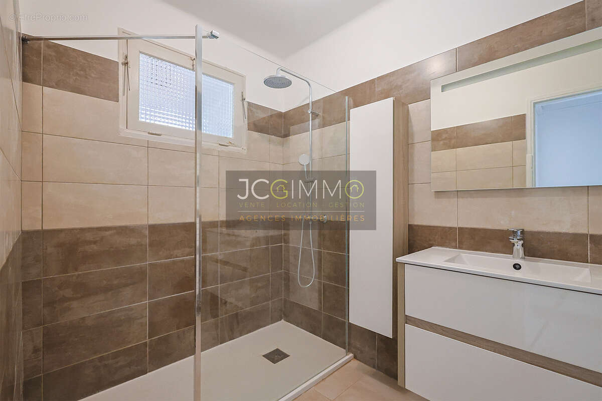 Appartement T4 Centre-Ville - 87,10 m2 Carrez - Balcon - Grand Garage - Calme-Sans vis à vis - photo 11