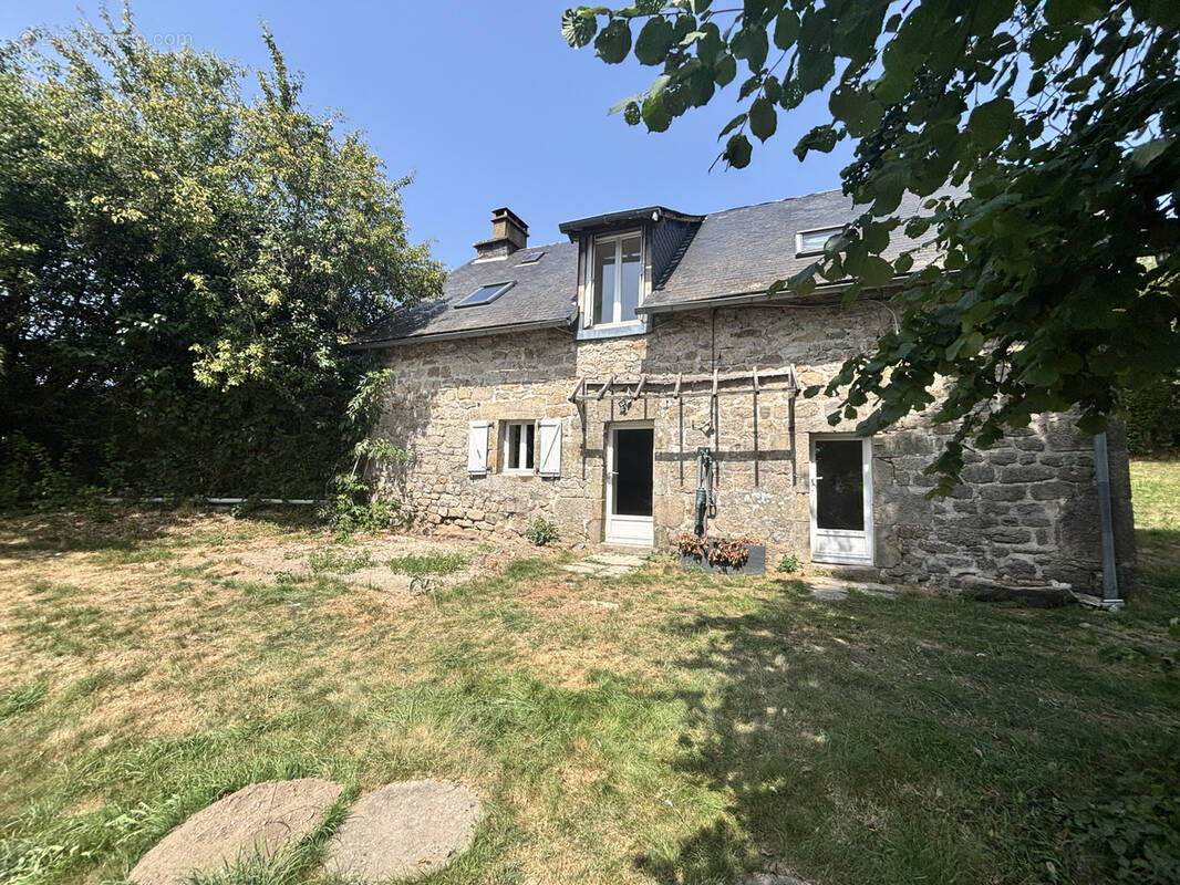 Maison à SAINT-YRIEIX-LE-DEJALAT