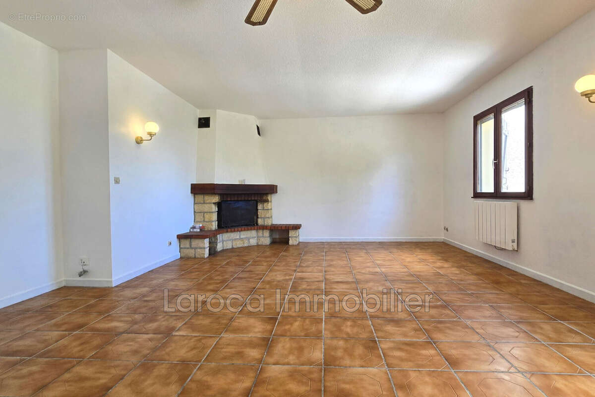 Maison à LAROQUE-DES-ALBERES