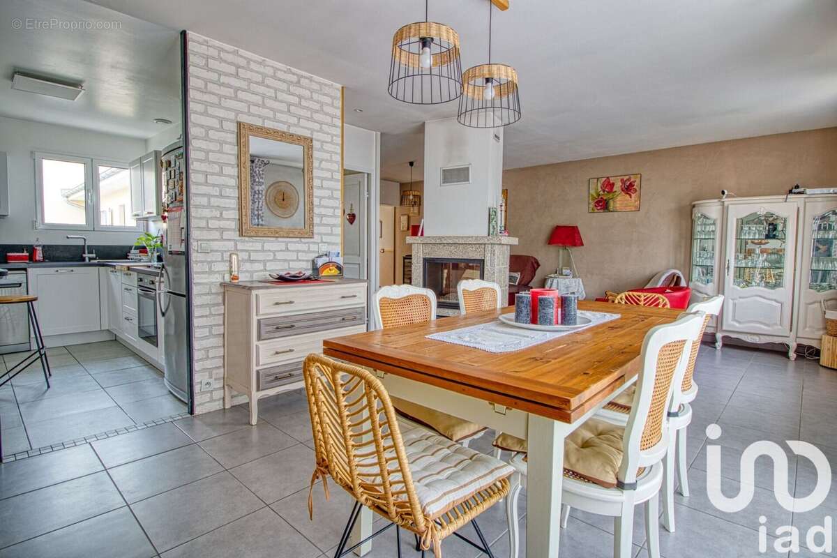 Photo 2 - Maison à LES MUREAUX