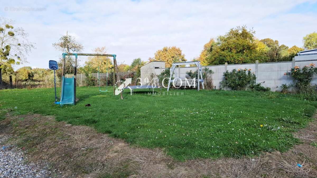 Maison à FEUQUIERES-EN-VIMEU