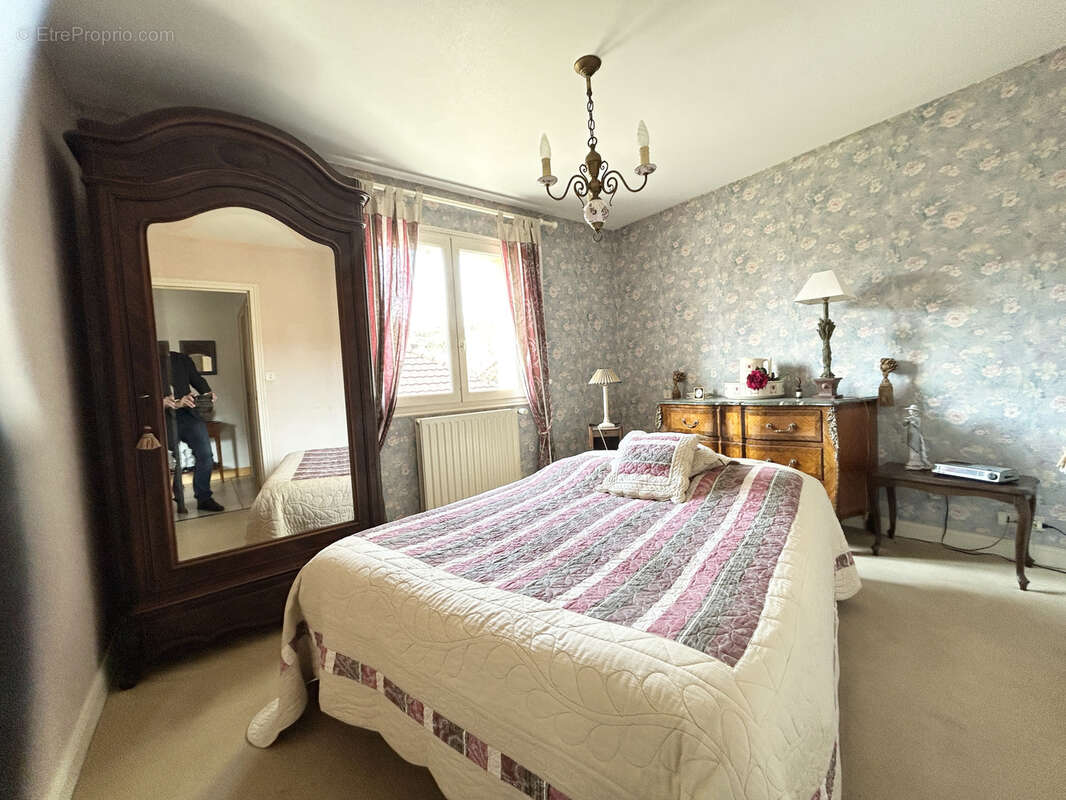 Maison à SAINT-PANTALEON-DE-LARCHE