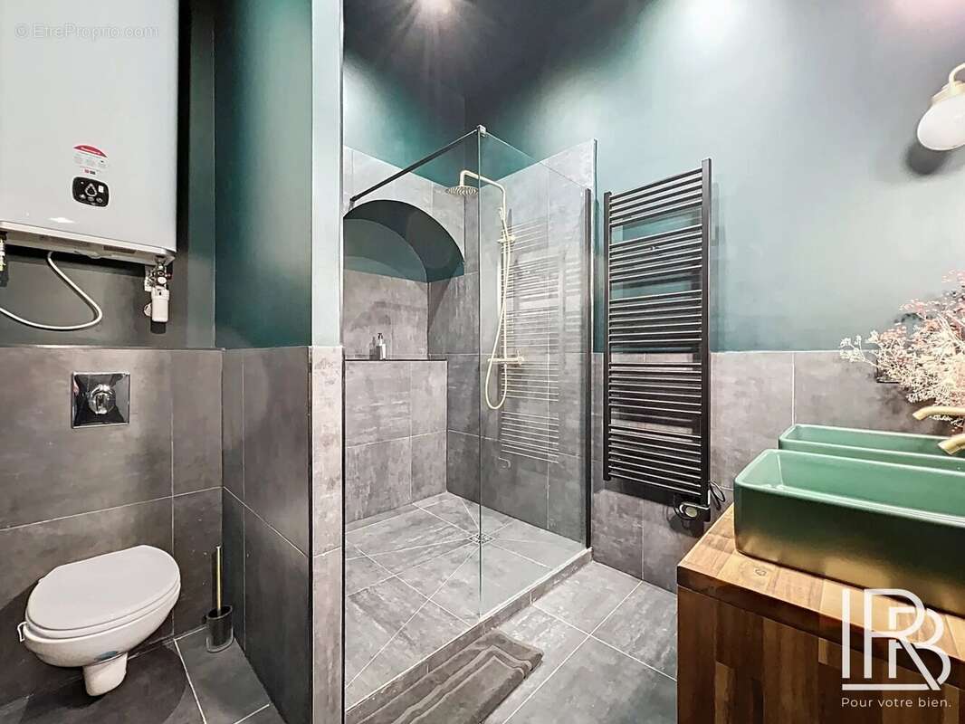 Appartement à MARSEILLE-6E