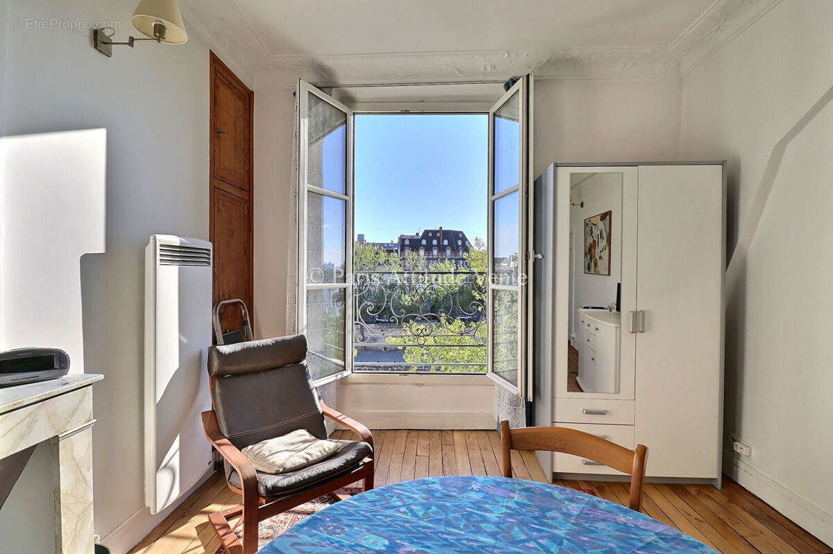Appartement à PARIS-1E