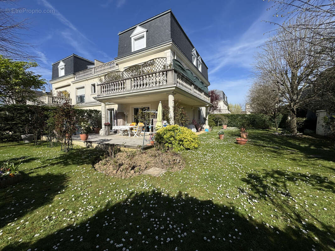 Appartement à SAINT-MAUR-DES-FOSSES