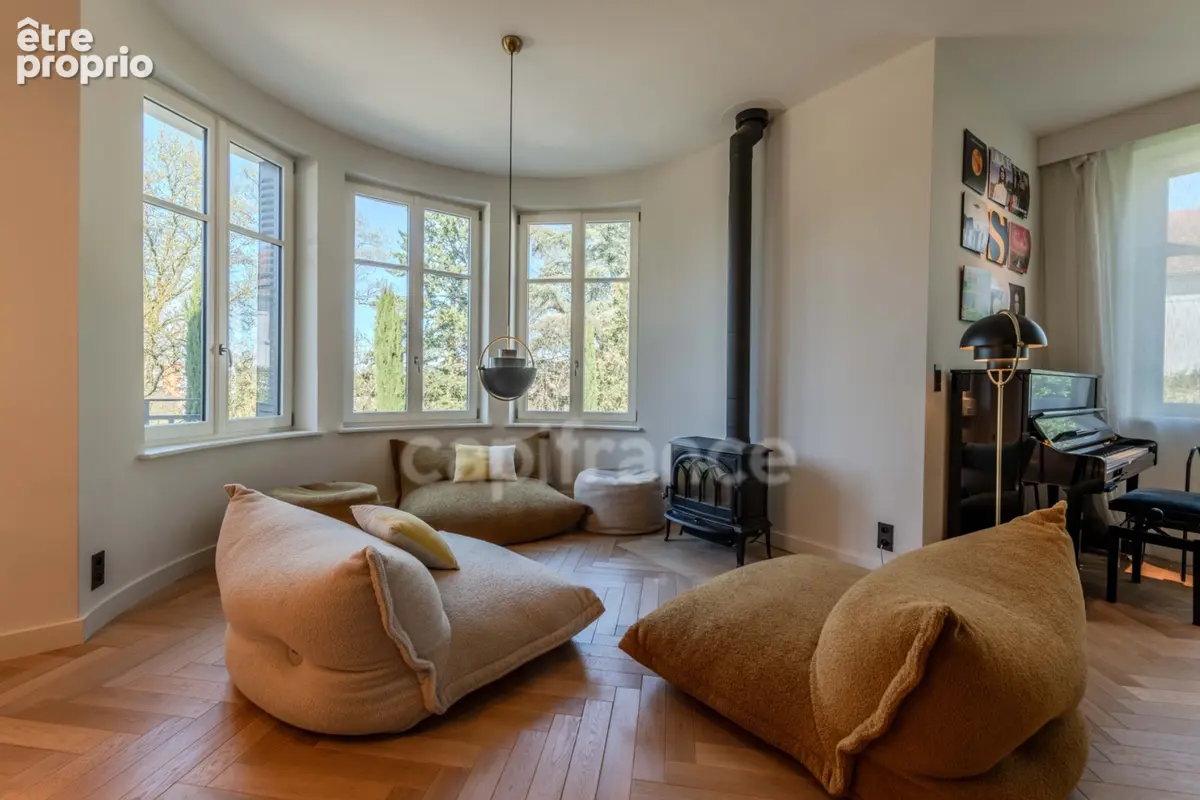 Une propriété de caractère, discrète et élégante, où le charme de la Belle Époque rencontre le confort d’une rénovation récente - photo 12