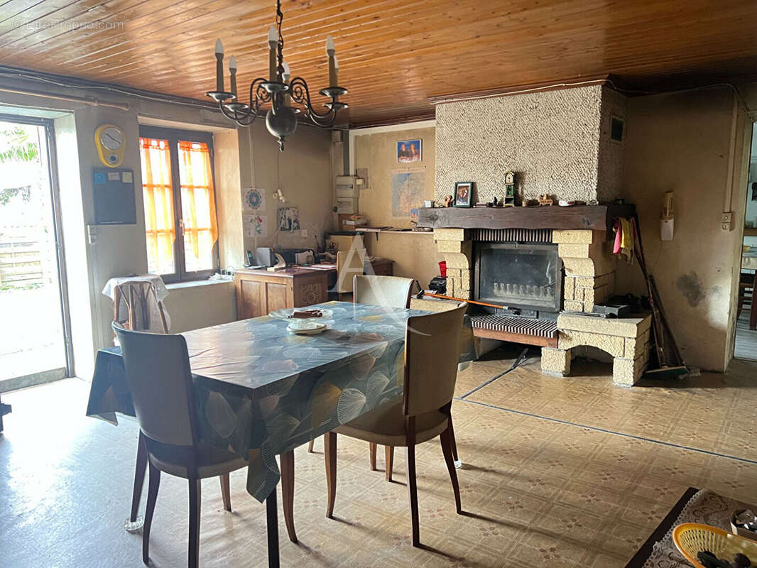 Maison à LE GUE-DE-VELLUIRE
