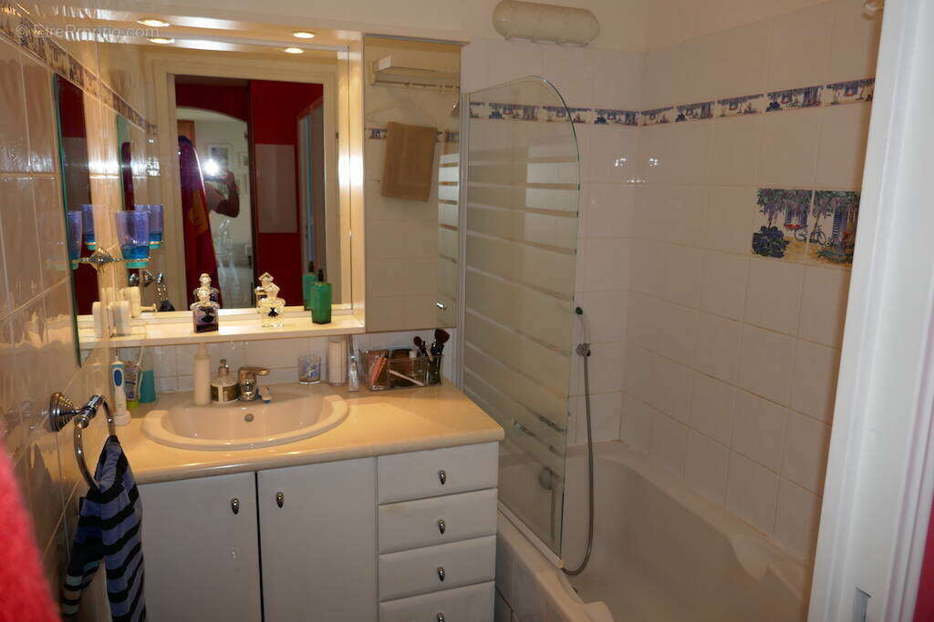  Vente en Nue-Propriété – Usufruit Viager Réservé sur F80ans - Appartement F2/3 de standing à Sanary-sur-Mer (83110) - photo 9