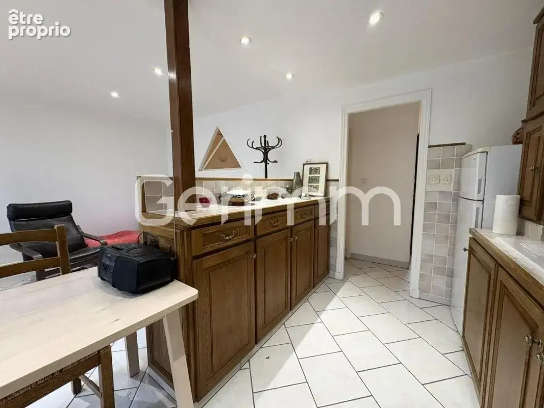 Vente - Appartement - 3 pièces + cuisine - 67 m² - 69 000 € - - photo 6