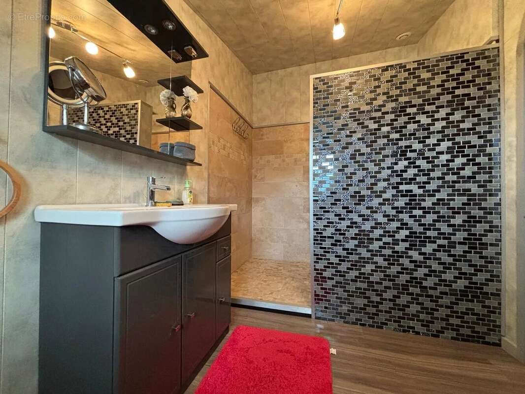 Maison à SAINTE-FOY-DE-LONGAS