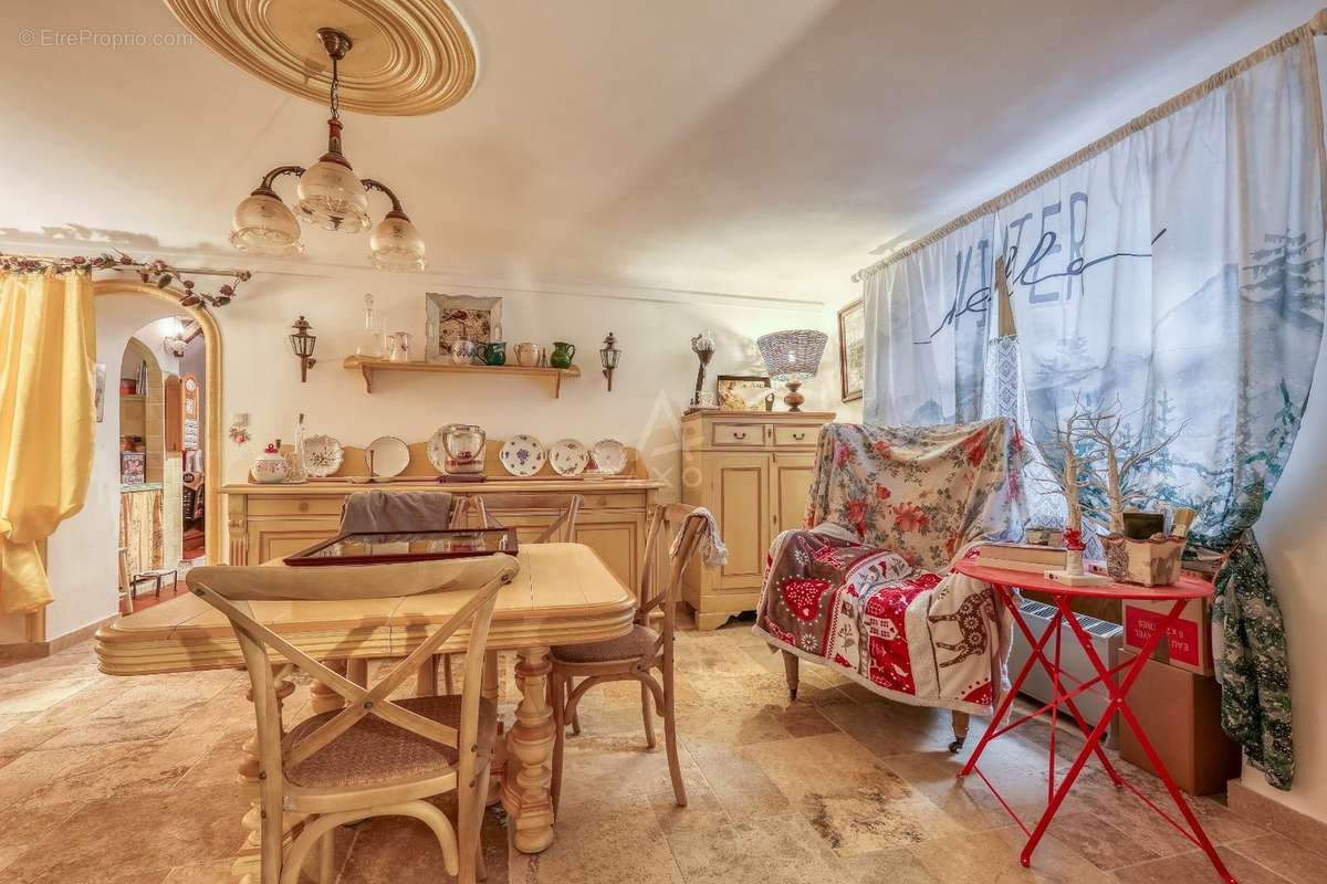 Maison à SAINT-ZACHARIE