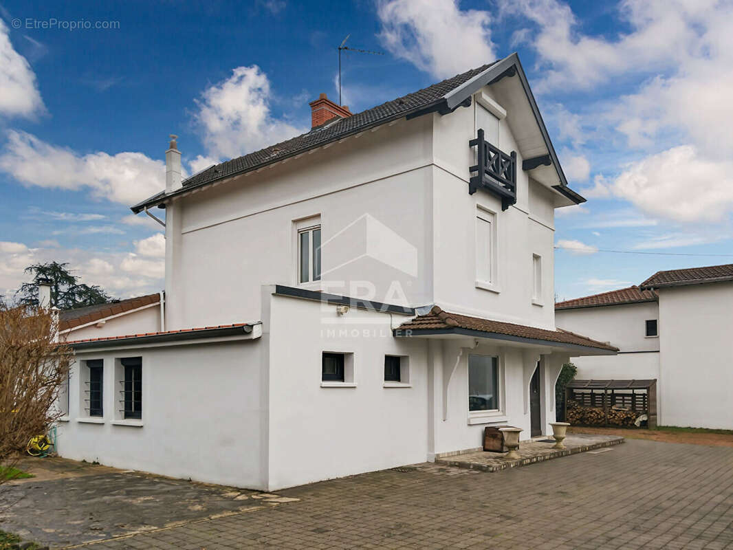 Maison à CHARBONNIERES-LES-BAINS