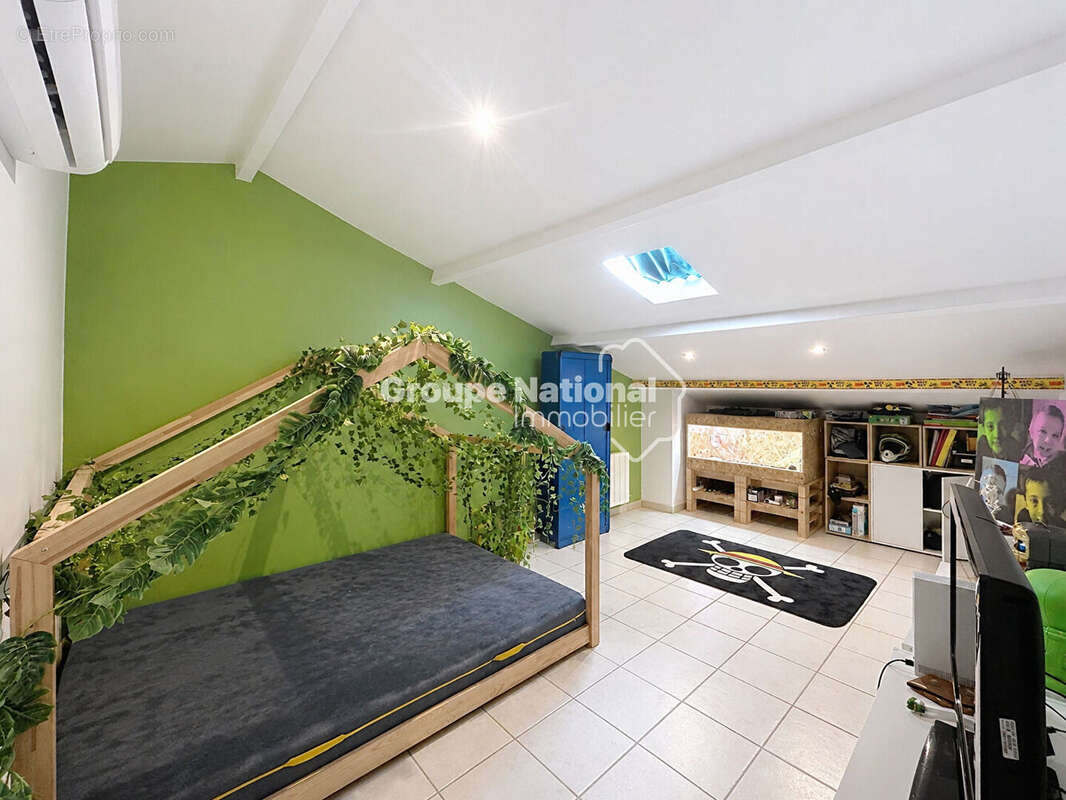 Maison familiale 5 chambres avec piscine à Pernes-les-Fontaines sur une parcelle de 800m2 - photo 11