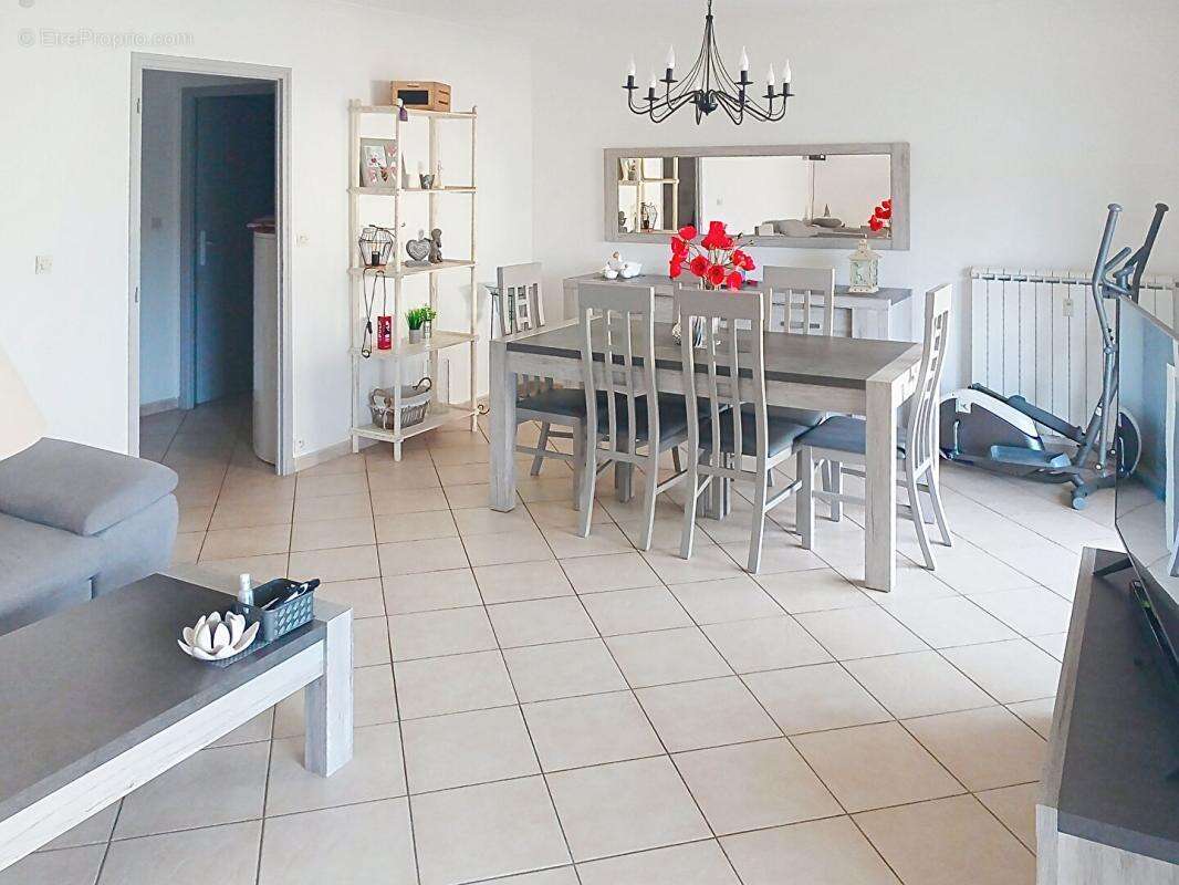 Appartement T3/4 avec terrasse - Brignoles - photo 2