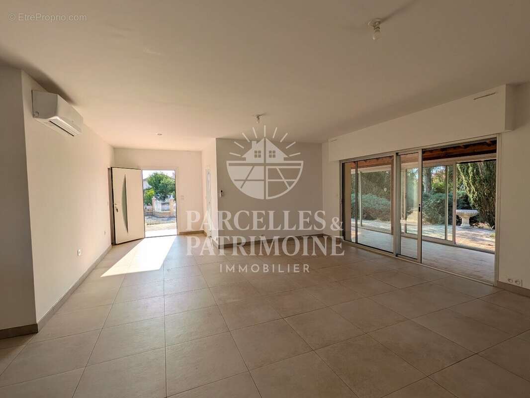 EXCLUSIVITÉ  Maison de plain-pied T4 de 98m² avec sous sol total sur un terrain de 1 209m² - photo 3