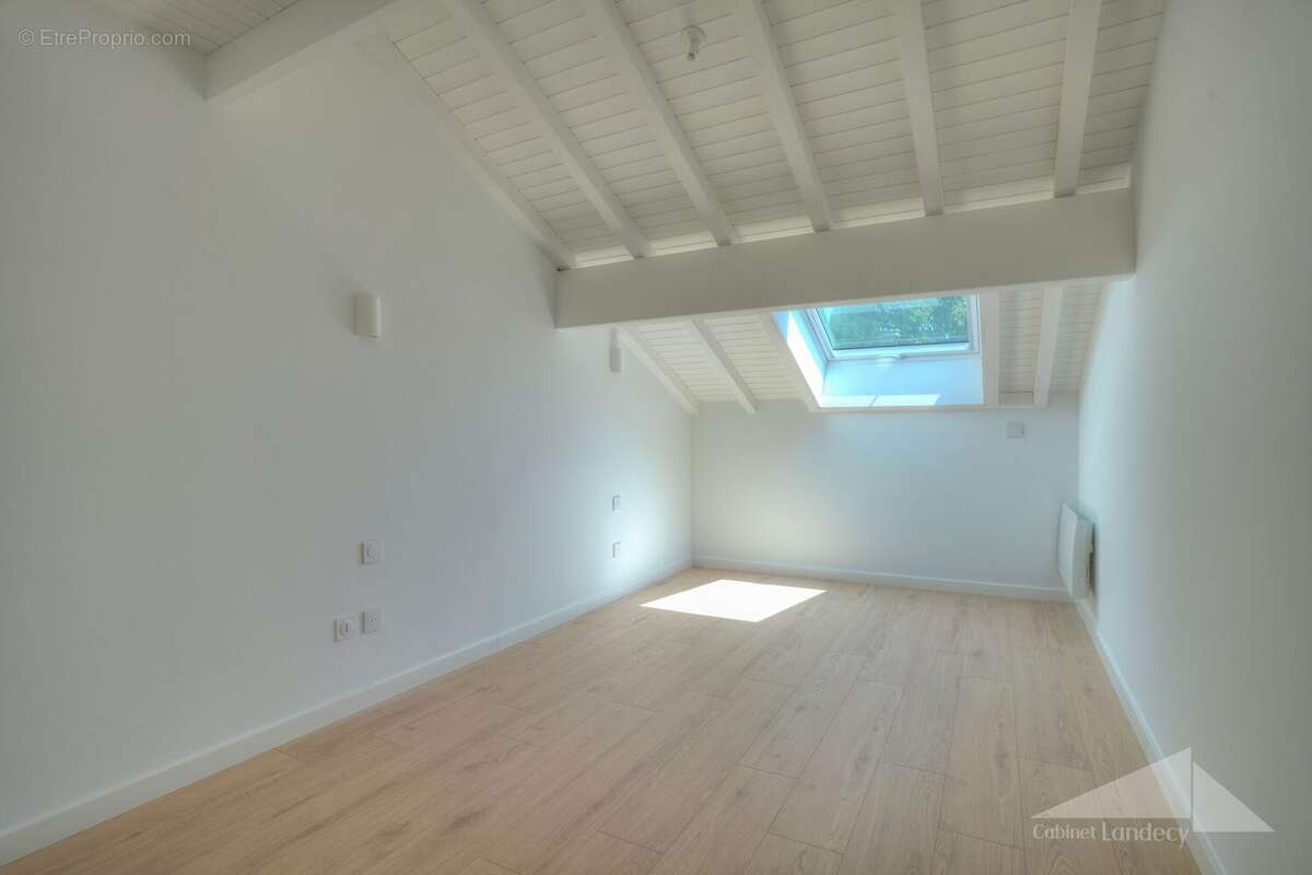Appartement à CHEVRY