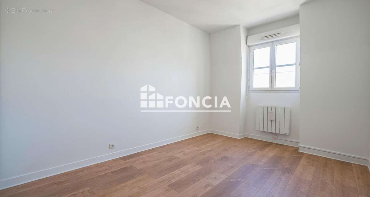 Appartement à LE PLESSIS-ROBINSON
