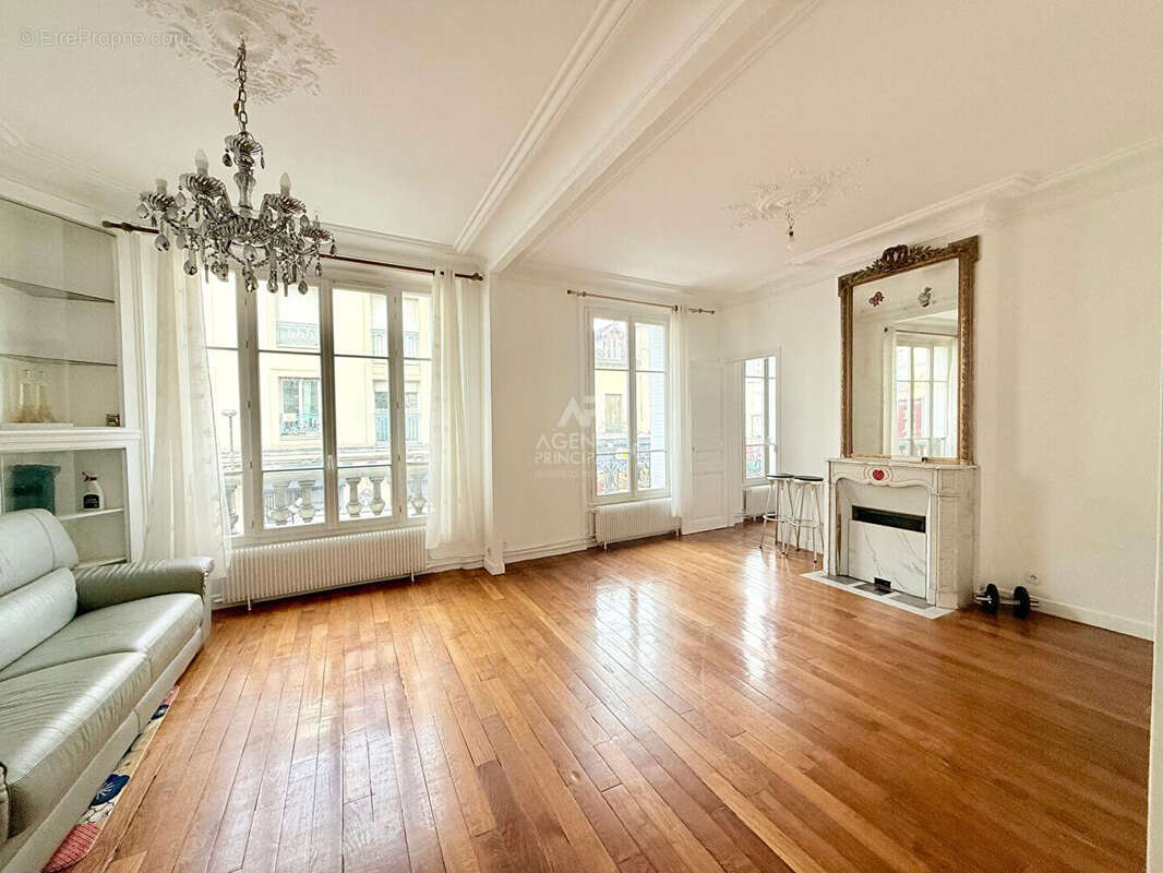 Appartement à HOUILLES