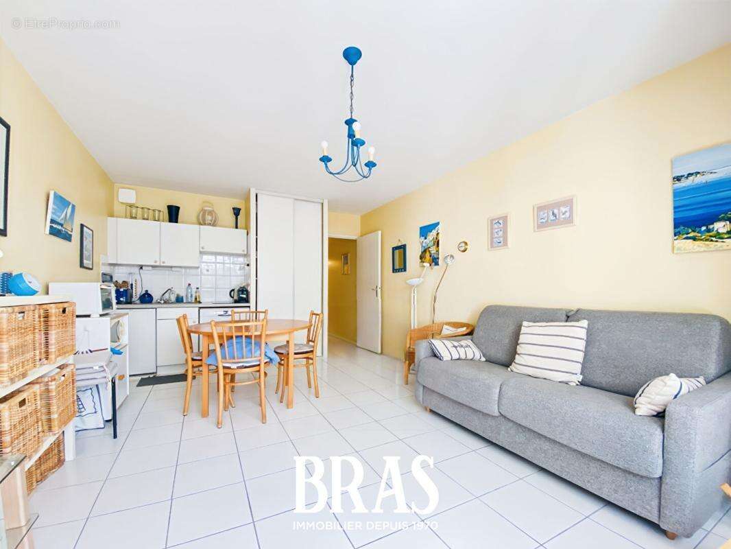 A vendre LA BAULE-LES PINS - 2 pièces - Dernier étage - Terrasse -Double parking - À 300 m de la plage - photo 5