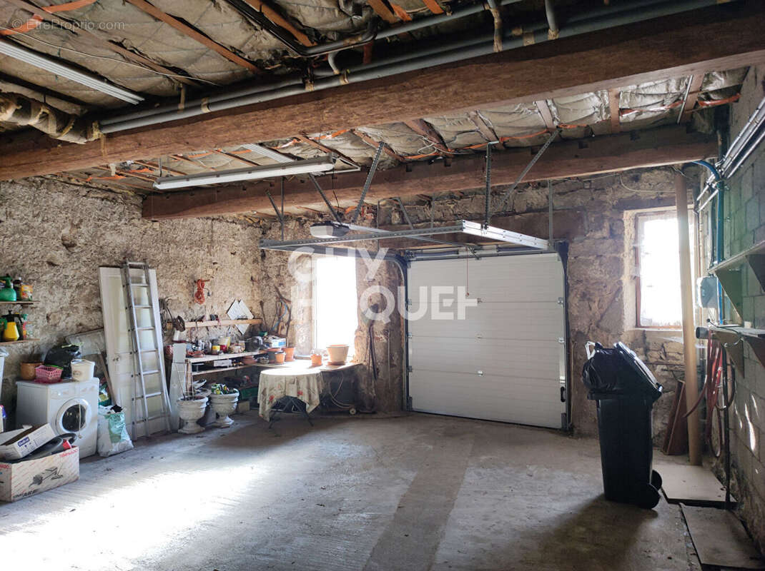 Appartement à NOIRETABLE