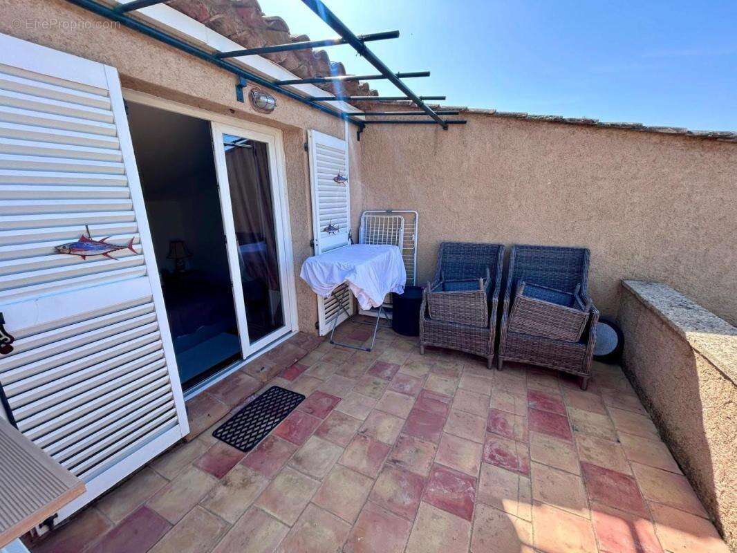Appartement à ROQUEBRUNE-SUR-ARGENS