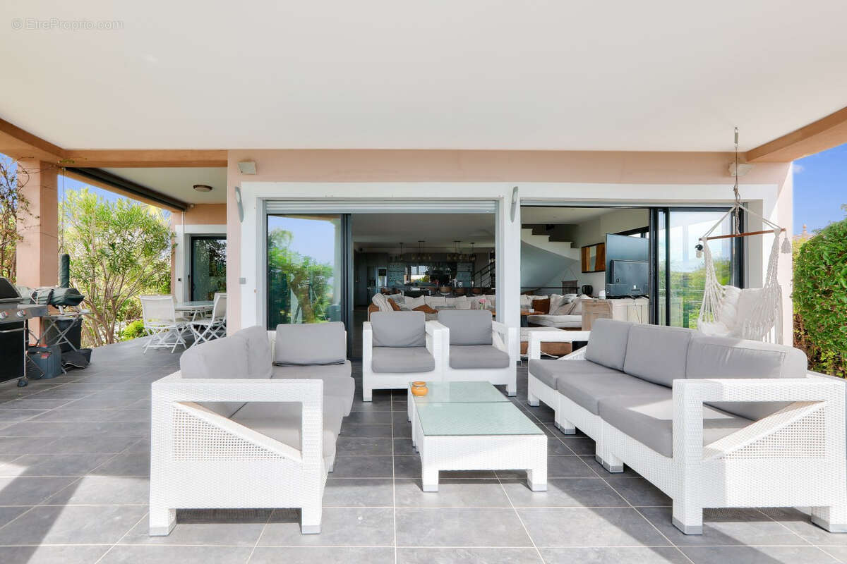 Maison à SAINT-LAURENT-DU-VAR