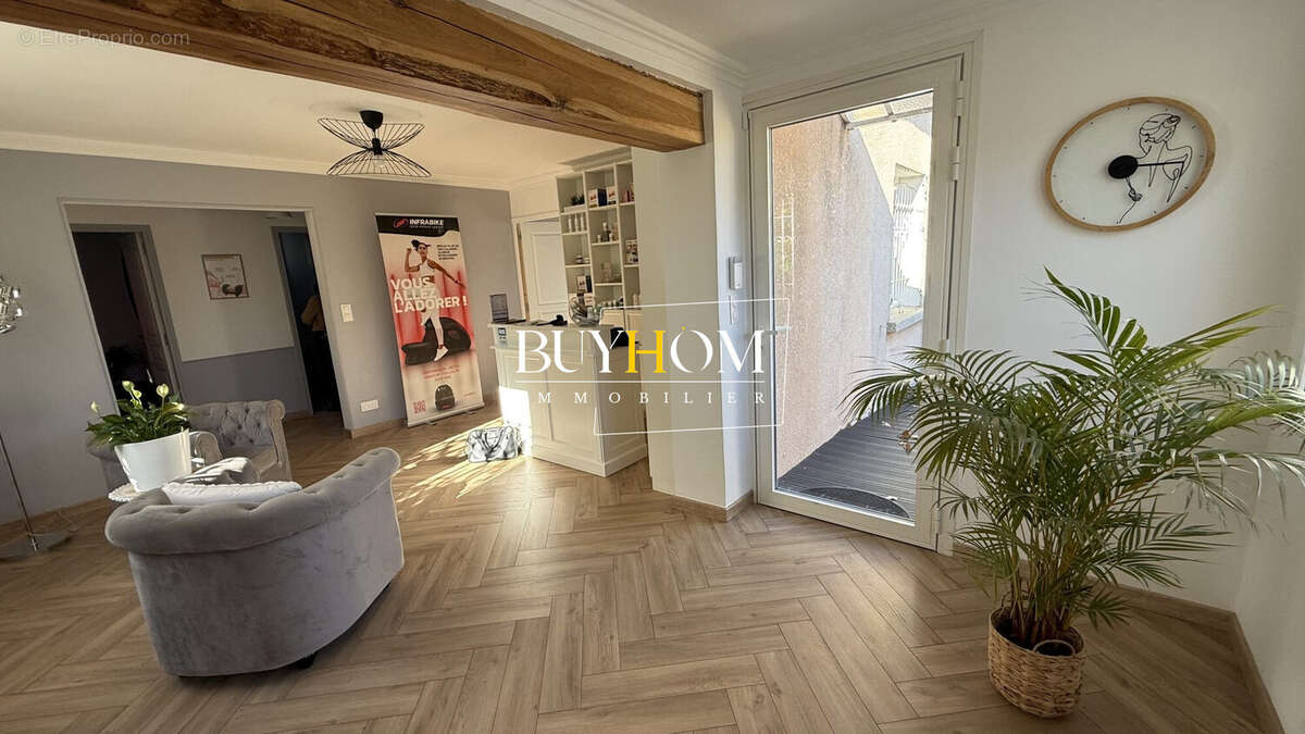 Commerce 74 m² à L'isle-Sur-La-Sorgue  - photo 4