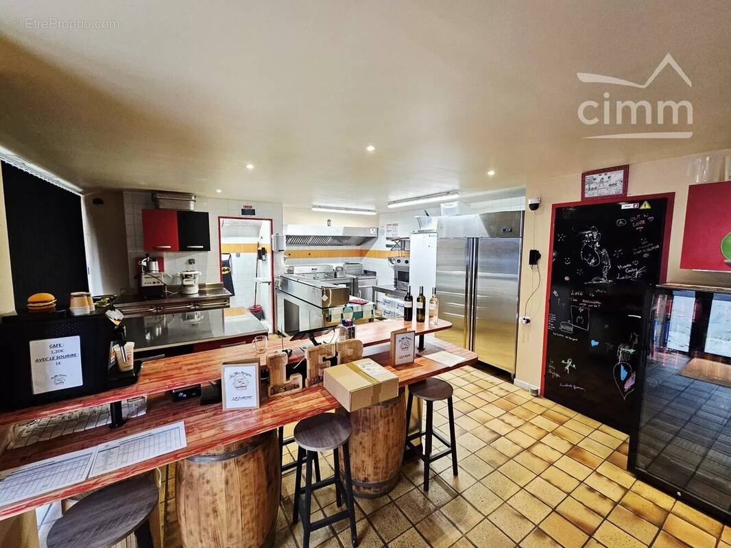 Commerce à MONTIGNAC