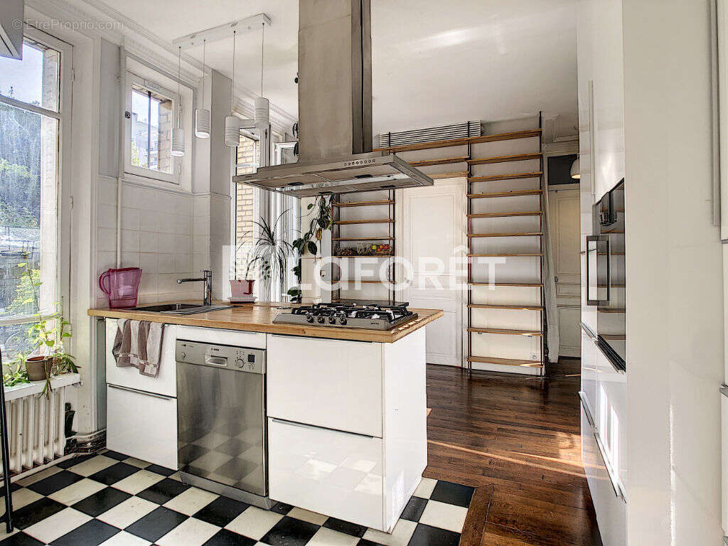 Appartement à COURBEVOIE