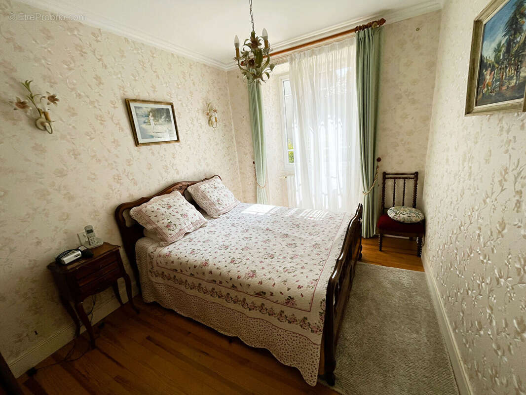 Maison en pierre 1833 de plain-pied avec dépendances - photo 9