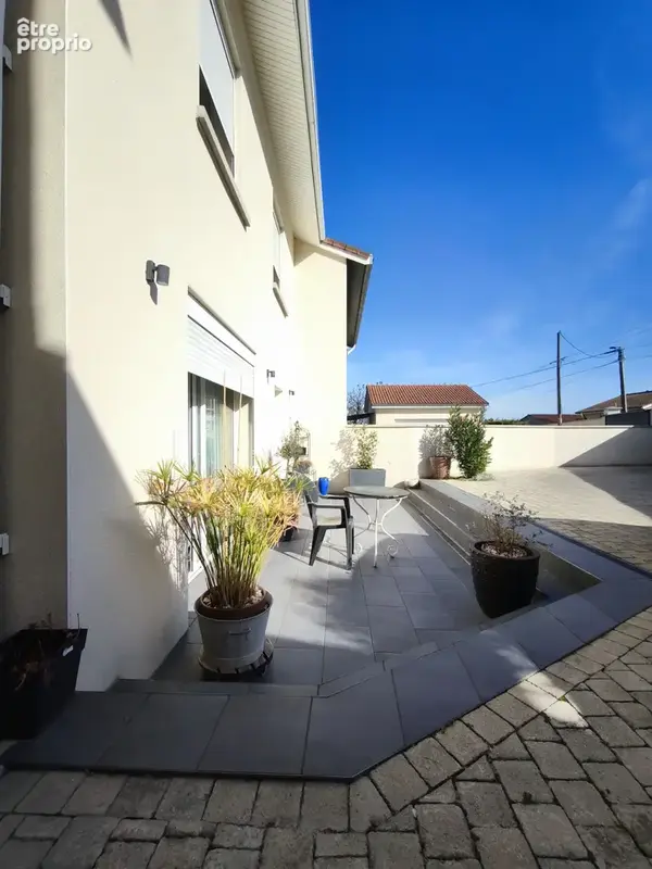 Maison au coeur du village de montagny avec terrasse et beaux volumes. - photo 15