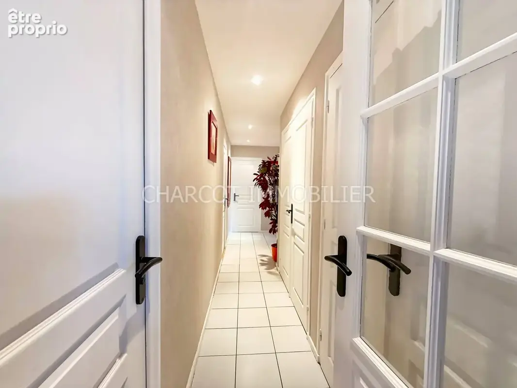 LYON 5ème - Appartement de 5 pièces de 80 m2 avec 3 chambres, balcon et cave - photo 6