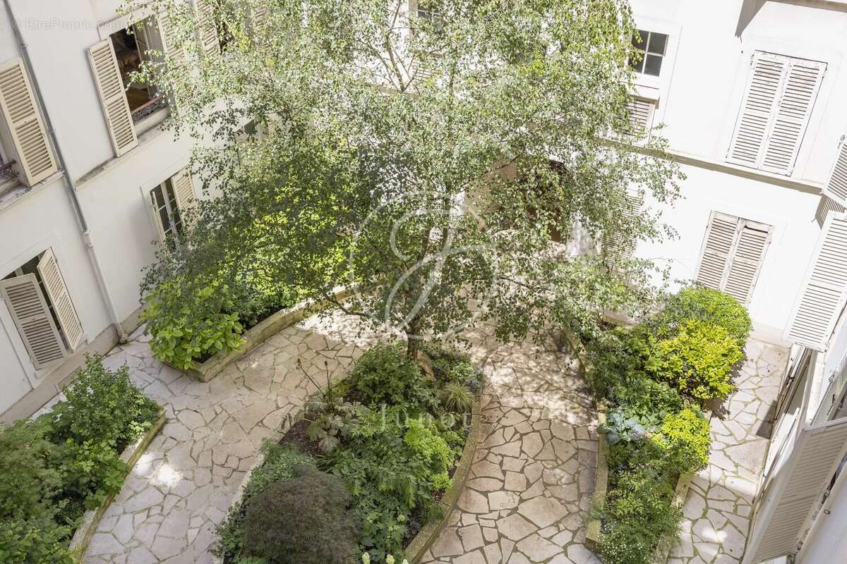 Appartement à PARIS-7E