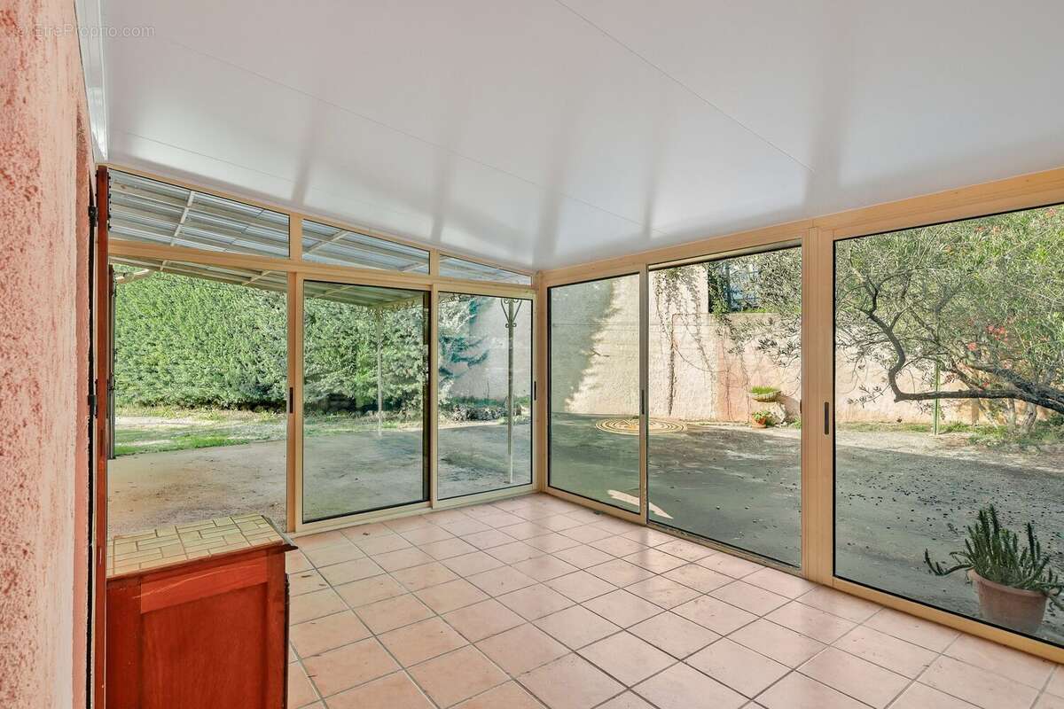 Maison à MEOUNES-LES-MONTRIEUX