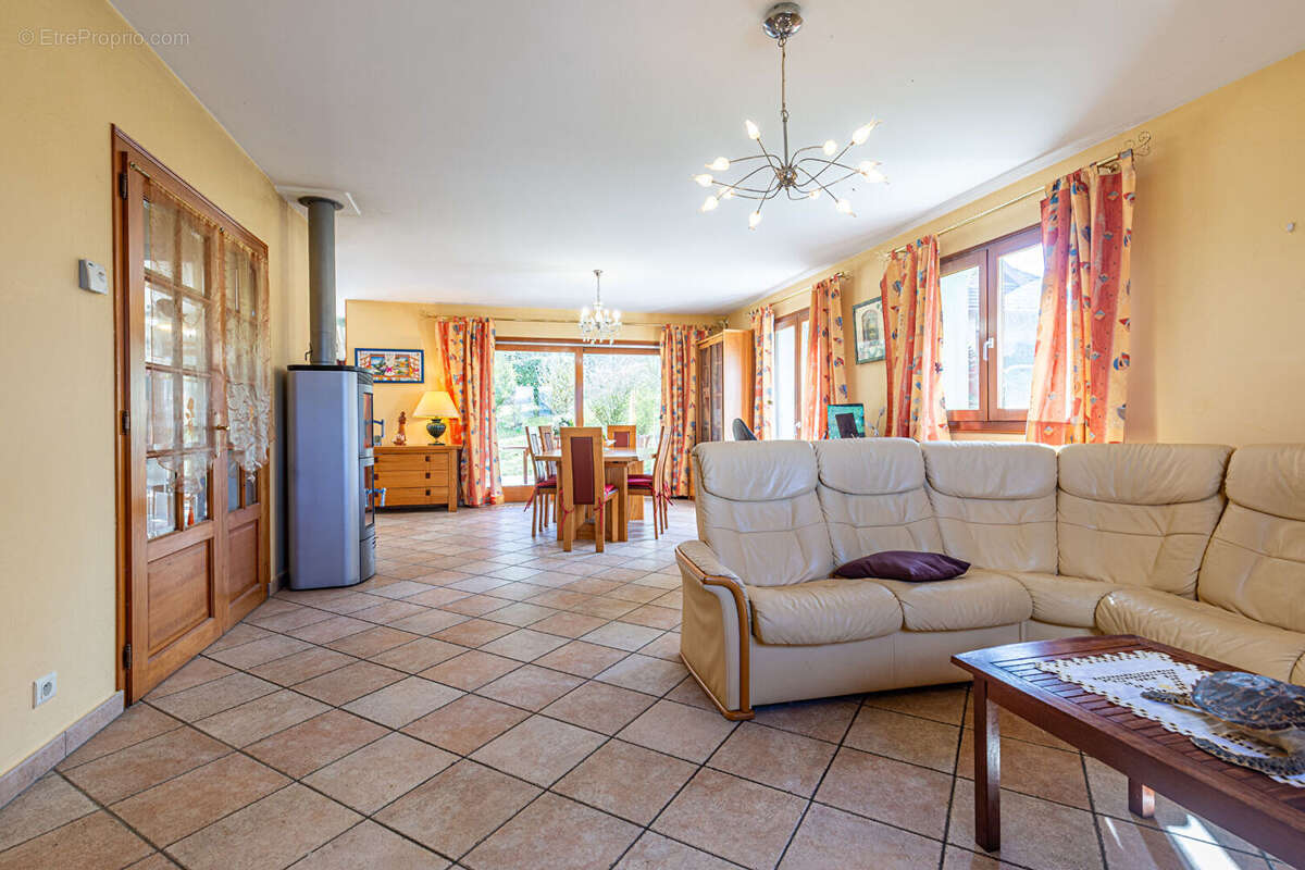 Agence immobiliere laforet - co-exclusivite - "protea" - cuvat - maison individuelle 6 pièces de 172,07 m² au sol - terrain de 1 - photo 7