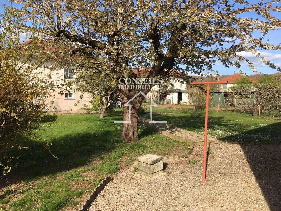 Maison à VILLENEUVE-SUR-YONNE