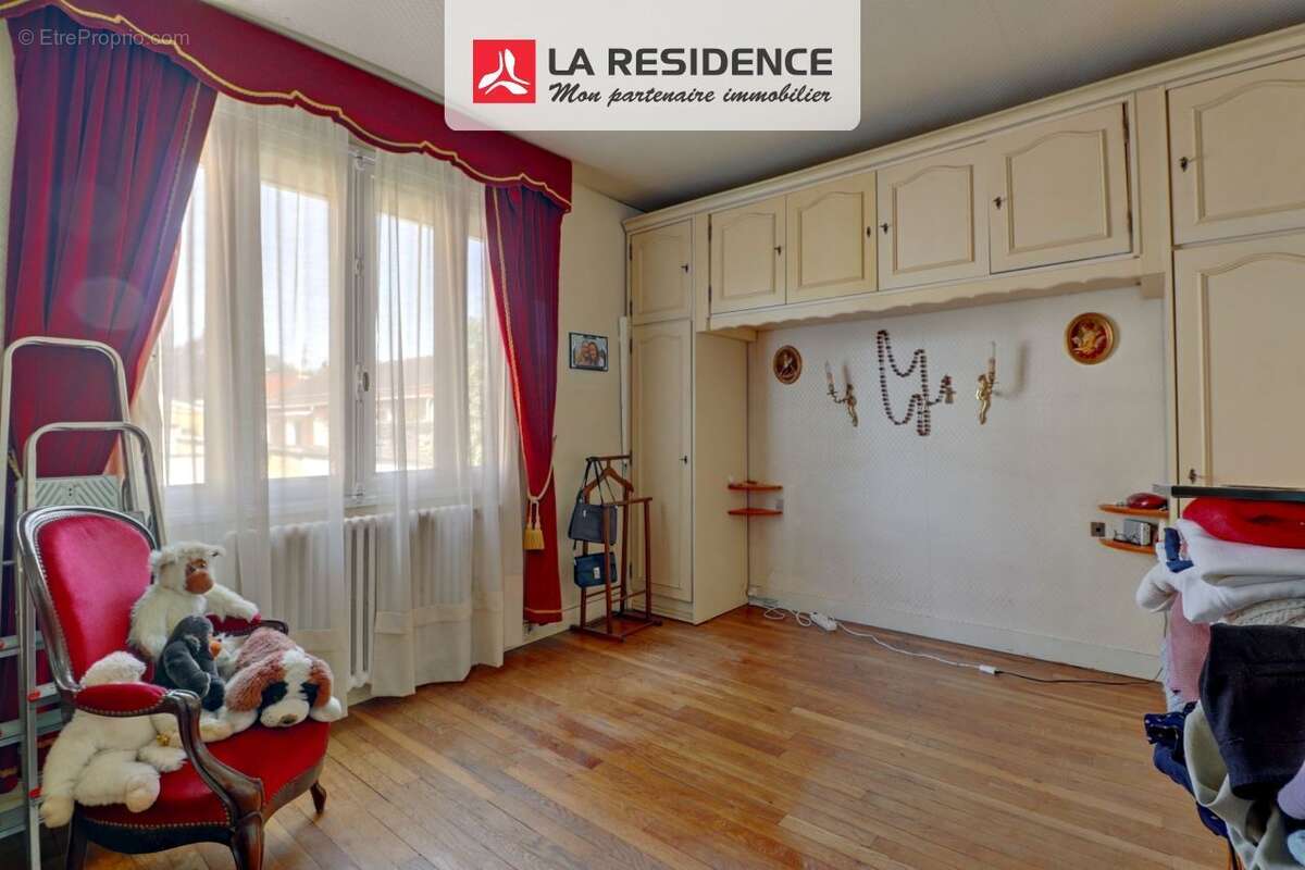 Maison à MAURECOURT