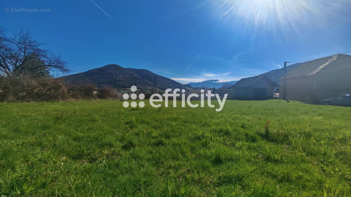 Terrain à CHIRENS