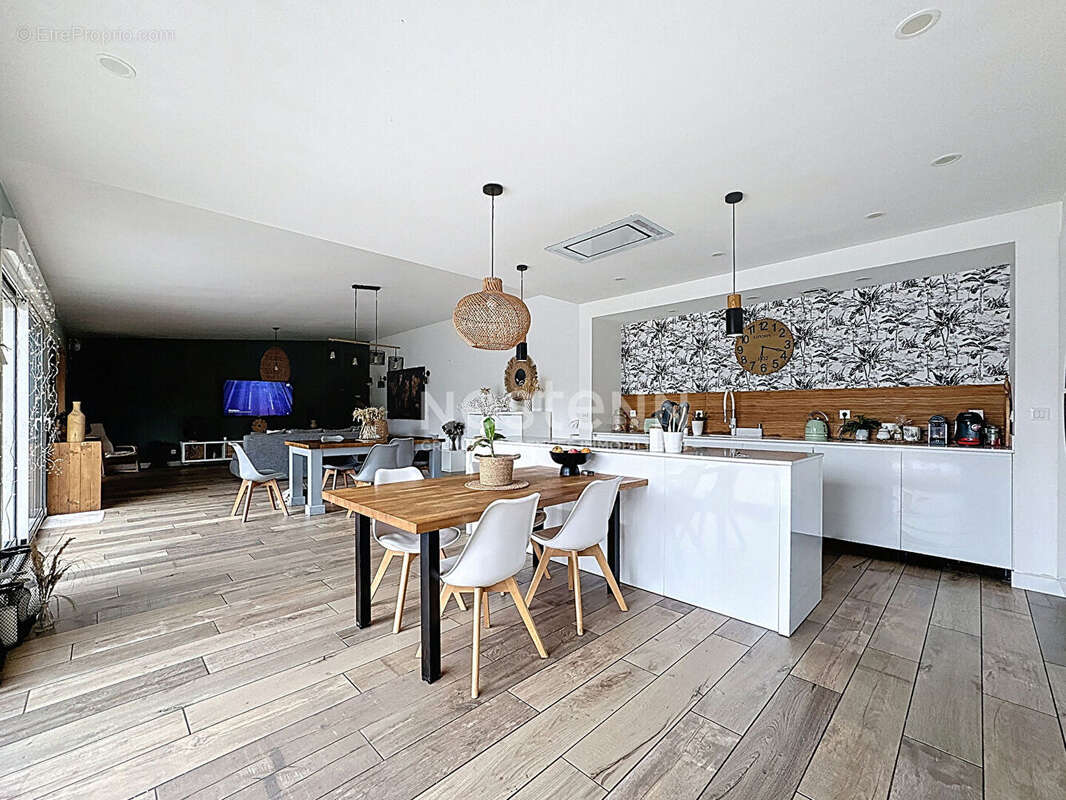 Maison Blaincourt-Lès-Précy  223M² 4 Chambres jardin 749m² - photo 4
