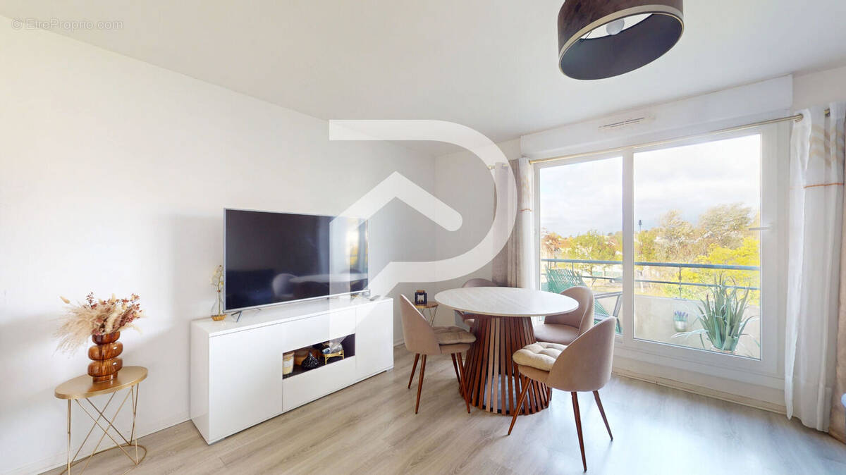 Appartement à CHANTELOUP-LES-VIGNES