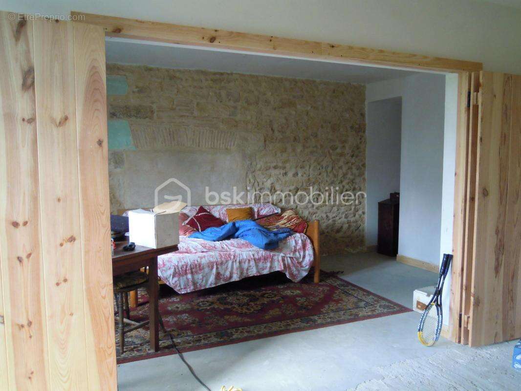 Maison en pierre à rénover au calme - photo 3