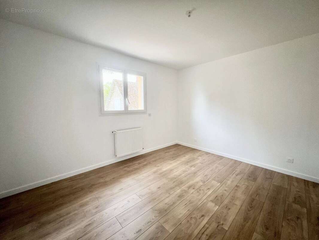 Maison à LA QUEUE-LES-YVELINES