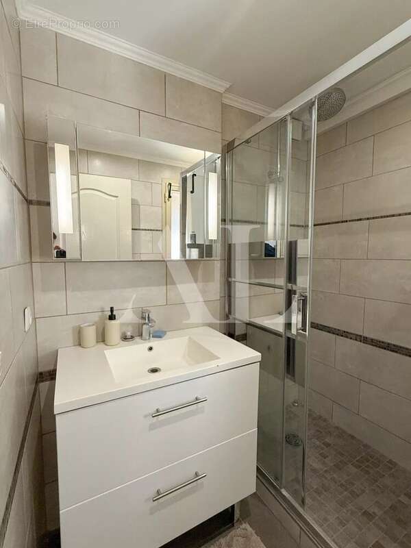 Appartement à VALLAURIS