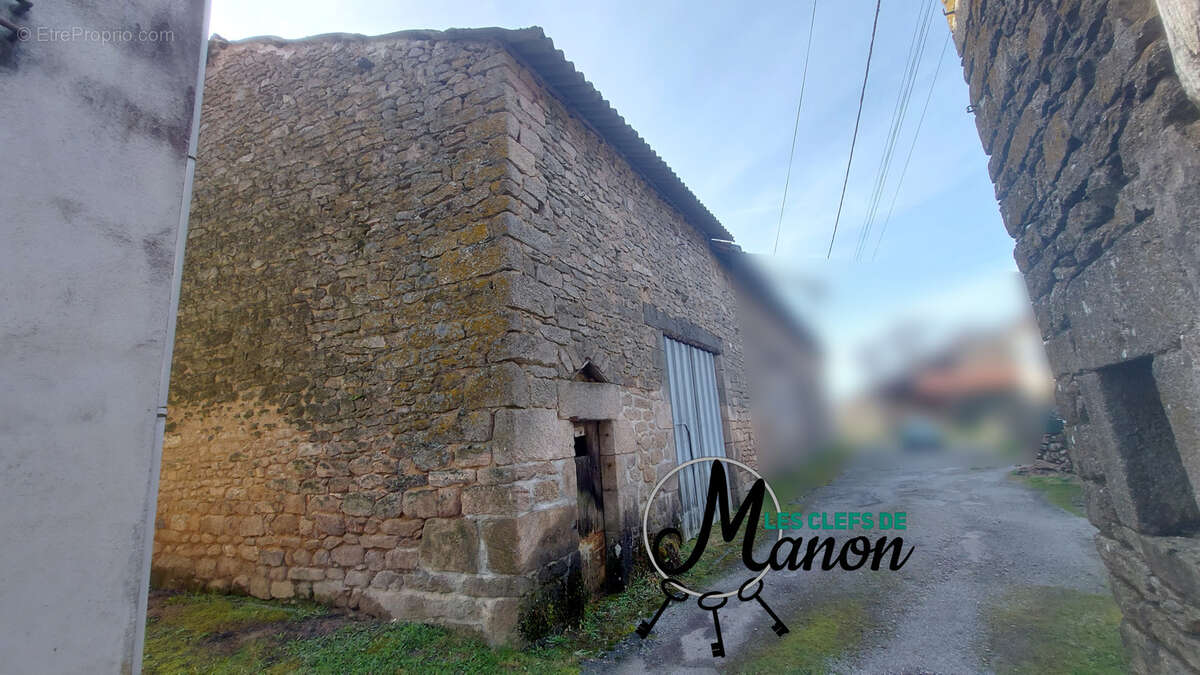 Parking à BESSINES-SUR-GARTEMPE